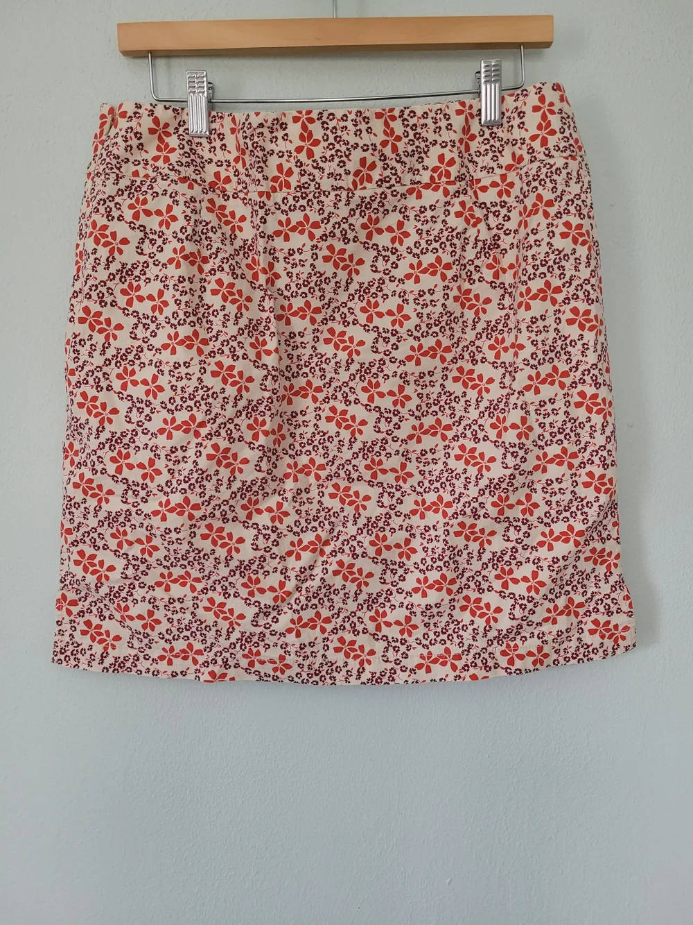 Cream Mini Skirt with Red Floral Pattern - GAP - Size 10 - Picture 2 of 4